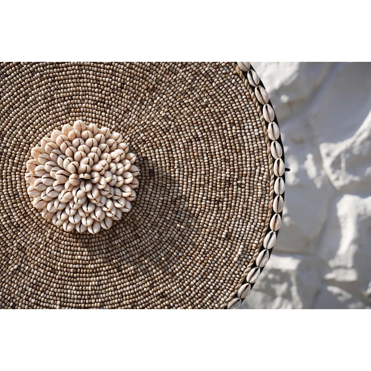 Shell Guadeloupe op Standaard - Natuurlijk Wit